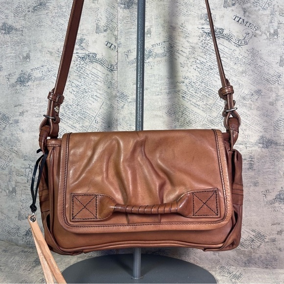CORNELIAN TAURUS BY DAISUKE IWANAGA shoulder and crossbody leather bag - Picture 1 of 16